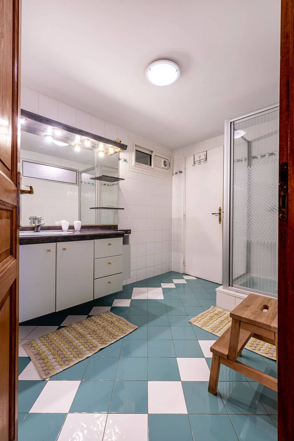 Salle de bains lumineuse